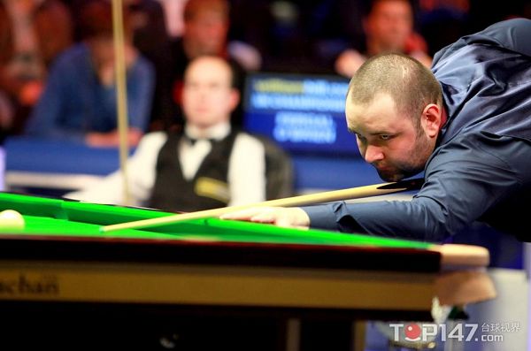 一脚出球时 一脚出球时